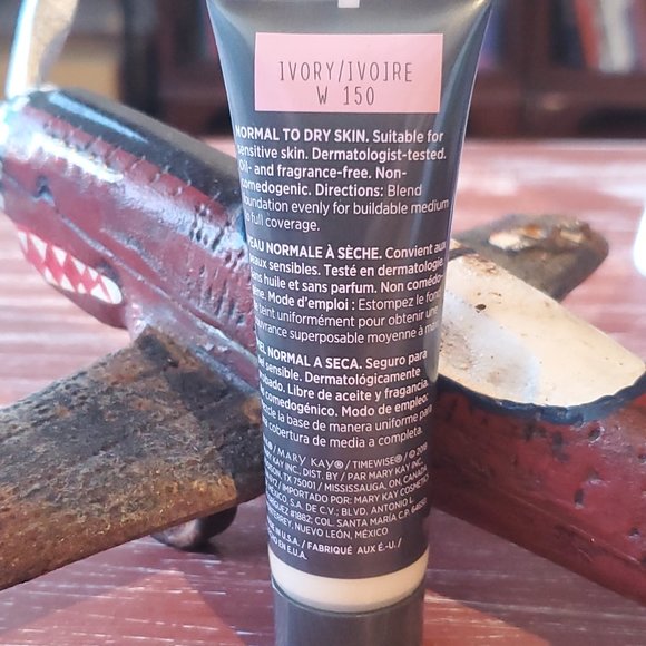 Ivory W 150 (Warm) Luminous 3D Foundation  Normal to Dry Skin - Mary Kay - Picture 3 of 3